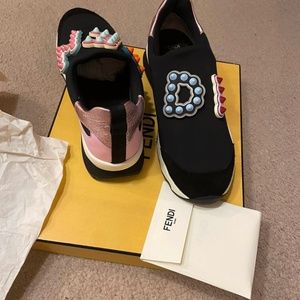 FENDI FEMME NOIR/ROSE / FUN FAIR LOGO SLIP ON